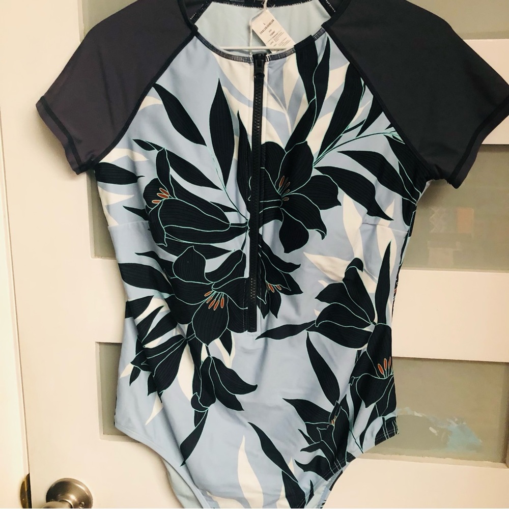 Cupshe Light Blue Floral Short-Sleeve Front-Zip Bodysuit